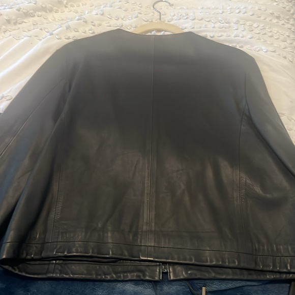 Leather jacket - Picture 3 of 7